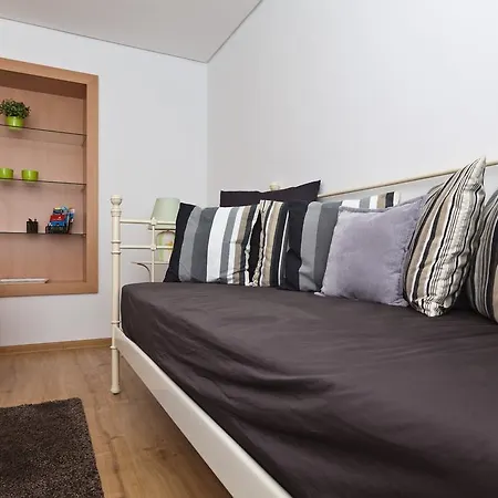Zoerentals Zlatovska Apartment